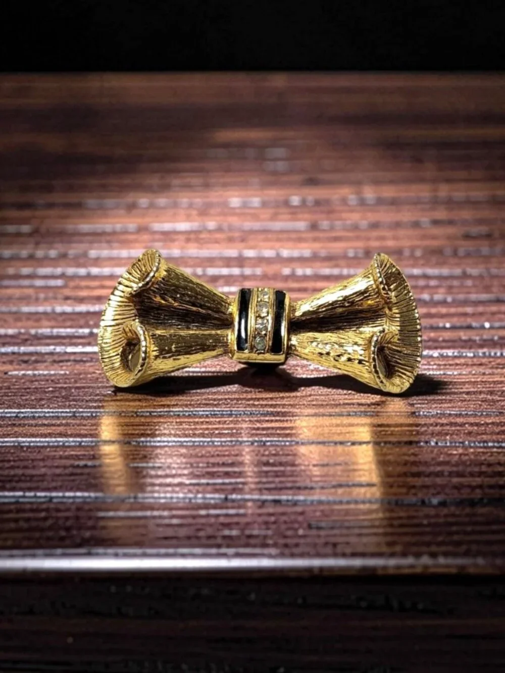 vintage gold tone & chrystals ribbon bow brooch.